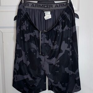 Under Armour Black and Gray Patterned Shorts
